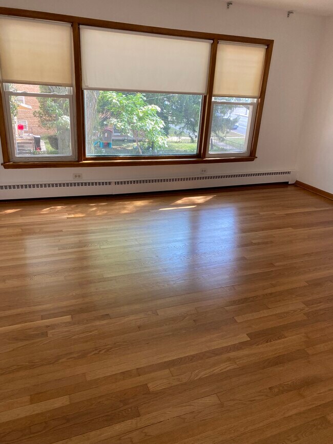Foto del edificio - 7900 W Belmont Ave