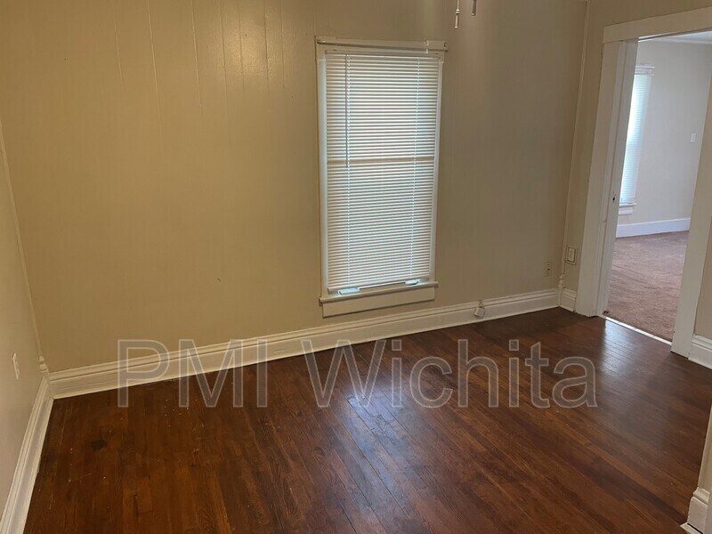 214 W 1st St Unit Apt 4, Newton, KS 67114 Condo for Rent in Newton