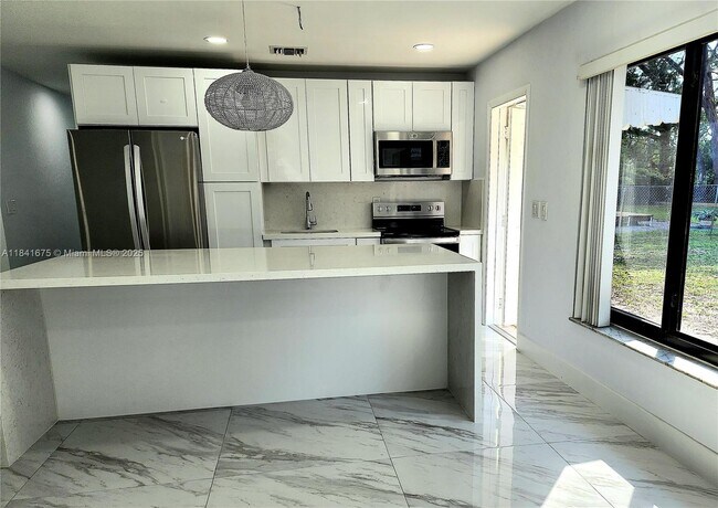 Foto del edificio - 1028 NE 39th St