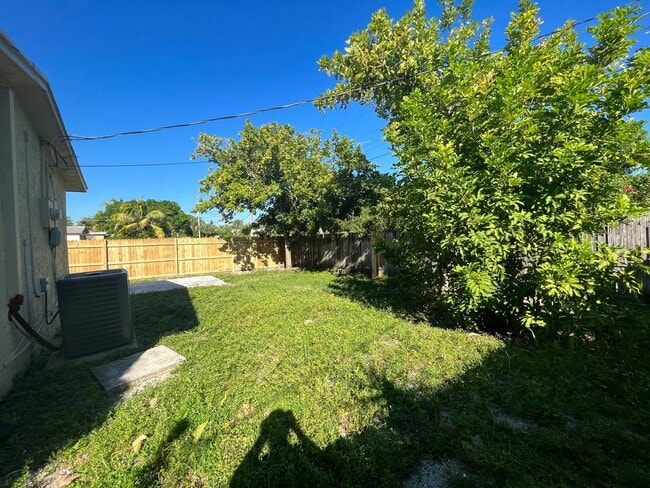 Foto del edificio - 4/2 Home for rent, all tile floors, central ac.