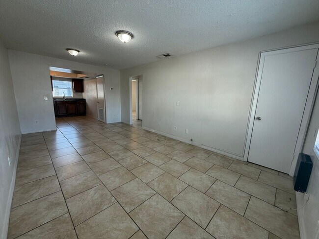 Foto del edificio - 7108-7108 S Kissimmee St