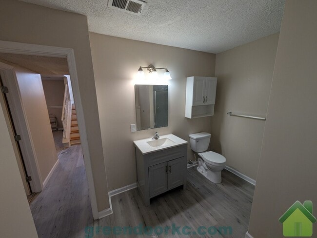 Foto del edificio - 823 S Lindenwood Dr