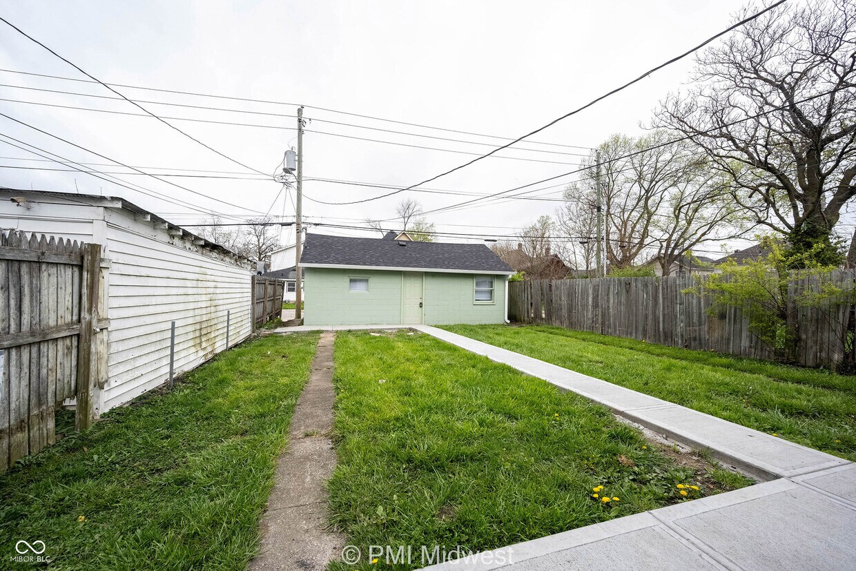 Primary Photo - 238.5 N Beville Ave