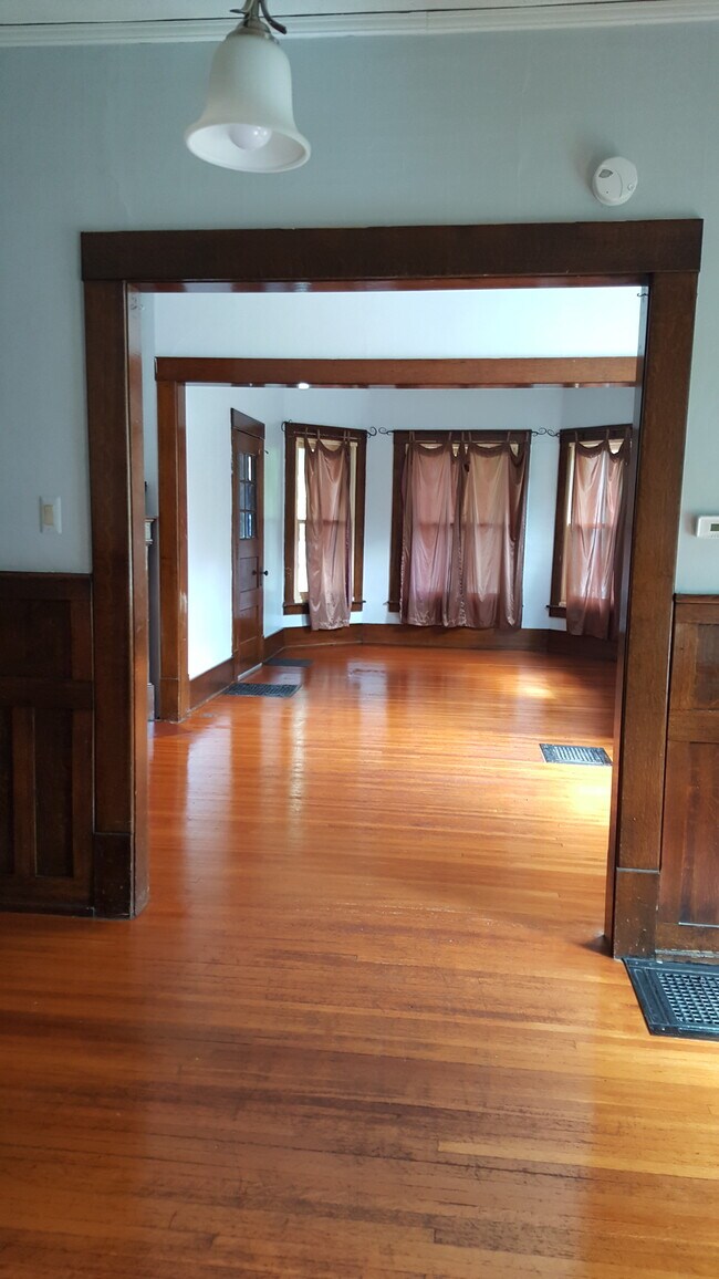 Sala de estar y estudio - 426 E Maumee St