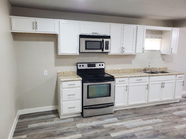 Building Photo - 1623 E Waco Ave