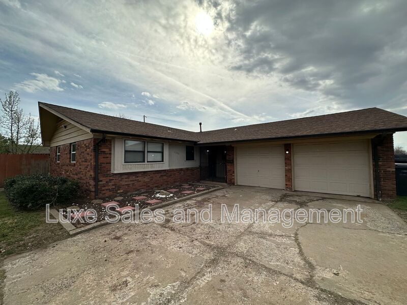 Primary Photo - 1300 NW 103rd St