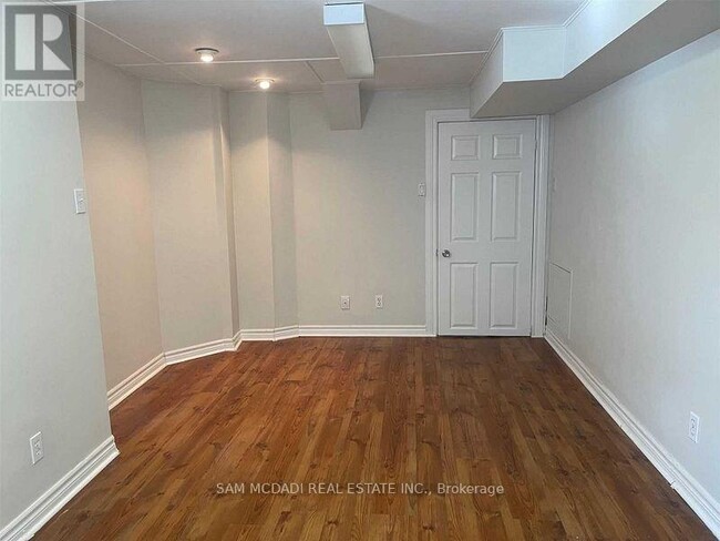 Building Photo - 5056 MOULIN ROUGE BSMT Crescent
