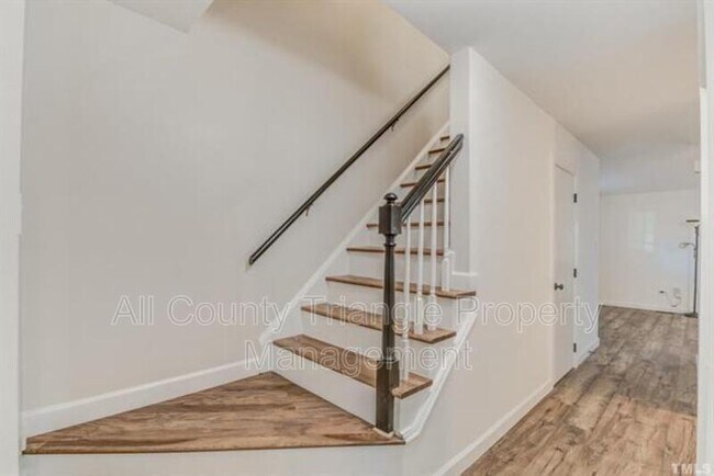 Building Photo - 5730 3 Oaks Dr