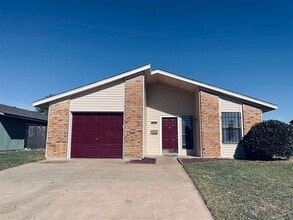 Building Photo - 3815 SW Hickory Ln