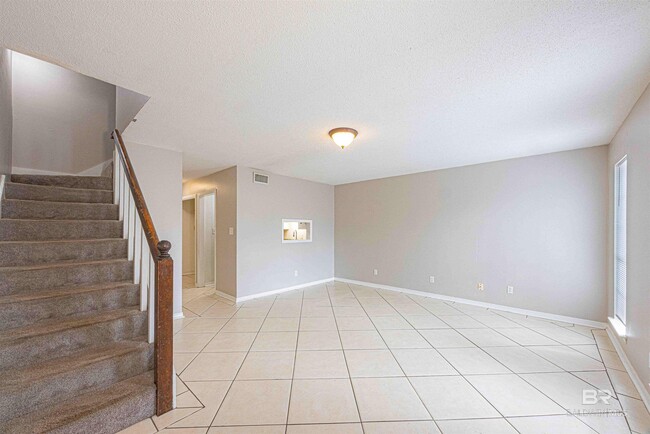 Building Photo - 600 Cheshire Ln