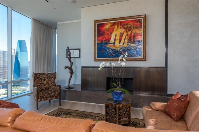Foto del edificio - 2430 Victory Park Ln