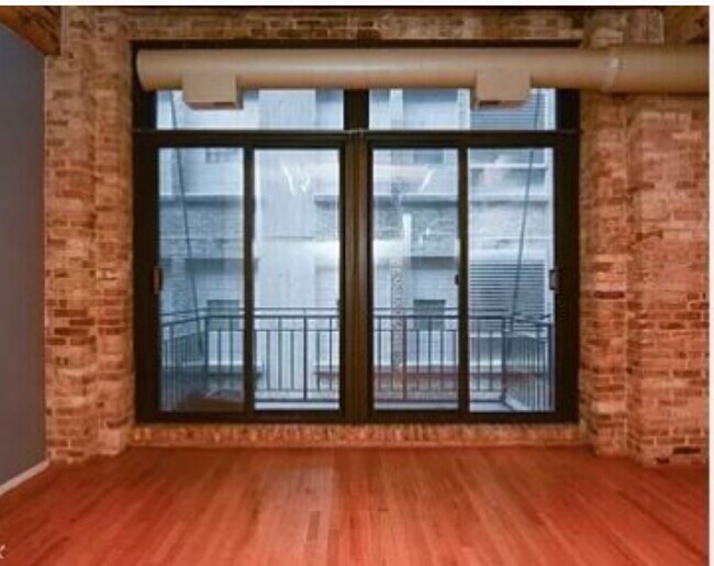 Foto del edificio - 375 W Erie St