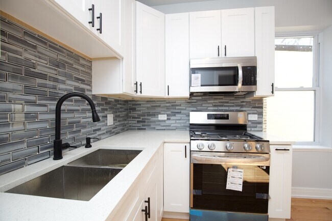 Foto del edificio - 4948 N Albany Ave