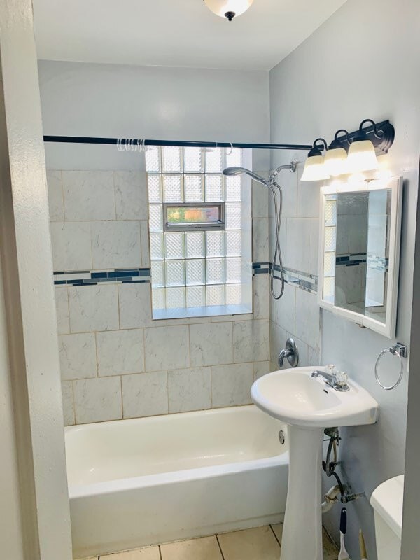 Building Photo - 2840 W 66th St