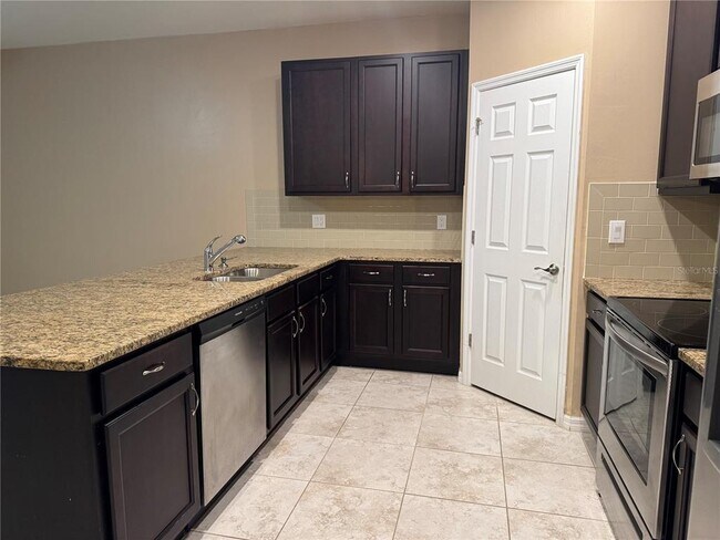 Foto del edificio - 26077 Sandhill Blvd
