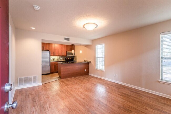 Foto del edificio - 7685 Northcross Dr
