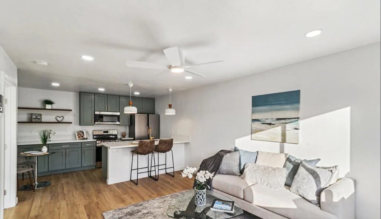 Foto principal - 411 S Hamel Rd