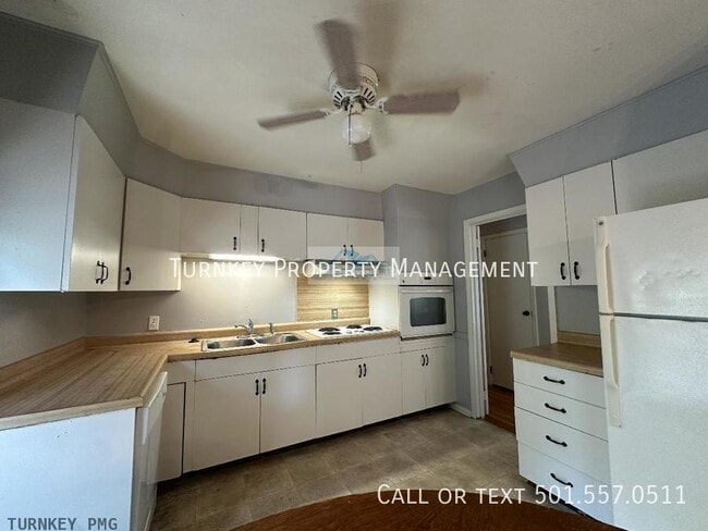 Building Photo - 4 Bed 2 Bath in Mid-Town