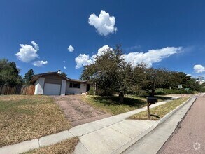 Building Photo - 1207 Parkview Blvd