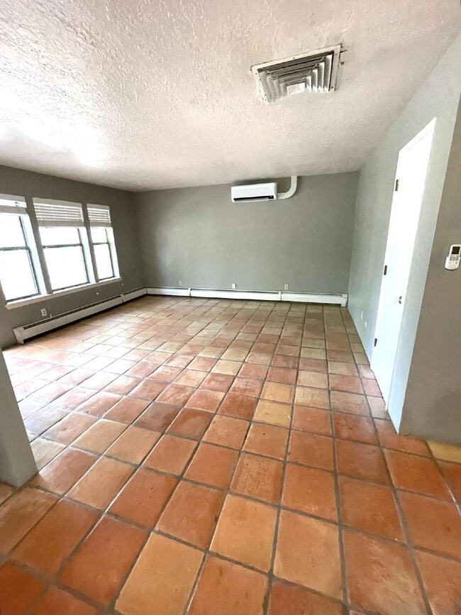 Building Photo - Nob Hill! 2bd/1ba/1CG Gorgeous!