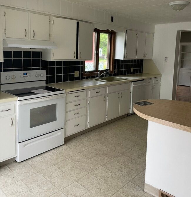 Building Photo - 307 E Wabasha St