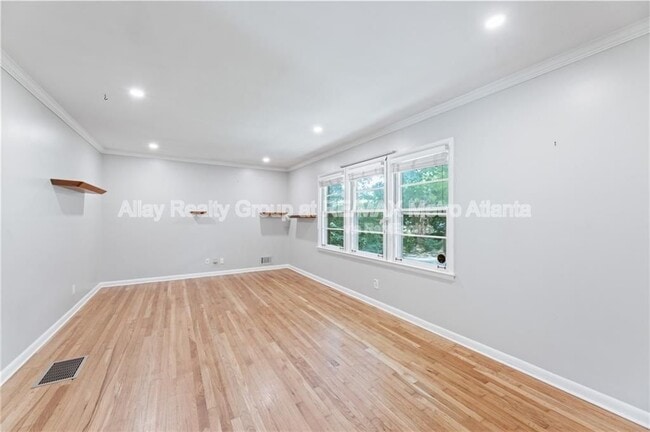 Foto del edificio - 3032 Henderson Mill Rd