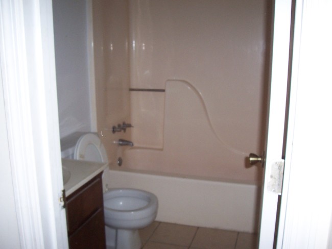 Restroom - 407 Turpin Dr