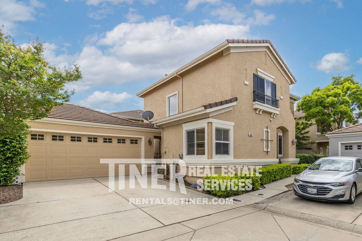Primary Photo - Great Three Bedroom Home in Folsom