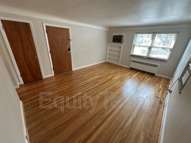Foto del edificio - 6086 Dryden Ave