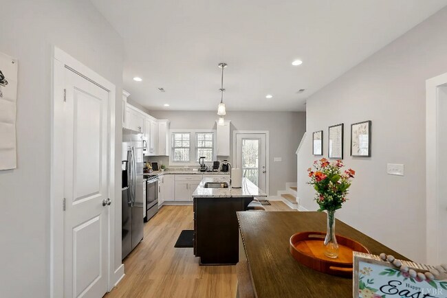 Building Photo - 36 English Commons Dr