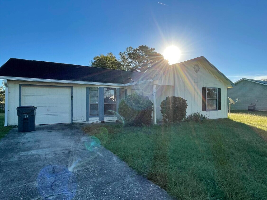 Primary Photo - 105 Fairfield Dr