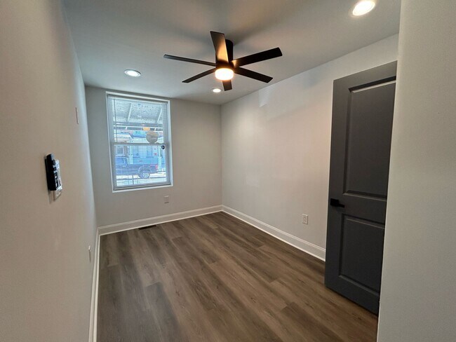 Foto del edificio - 818 E Locust Ave