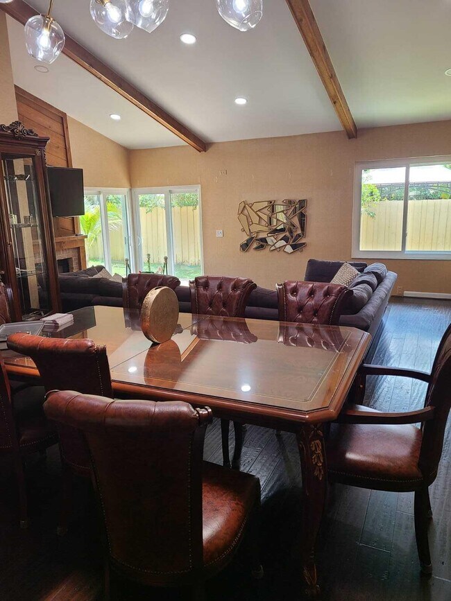 Foto del edificio - 7813 Kenway Pl W