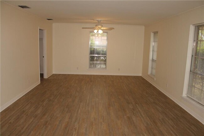 Building Photo - 5408 Yucca Dr