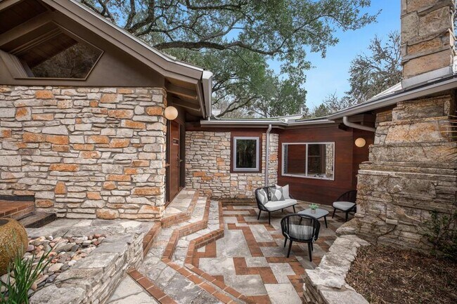 Building Photo - 2707 Valley Spring Rd