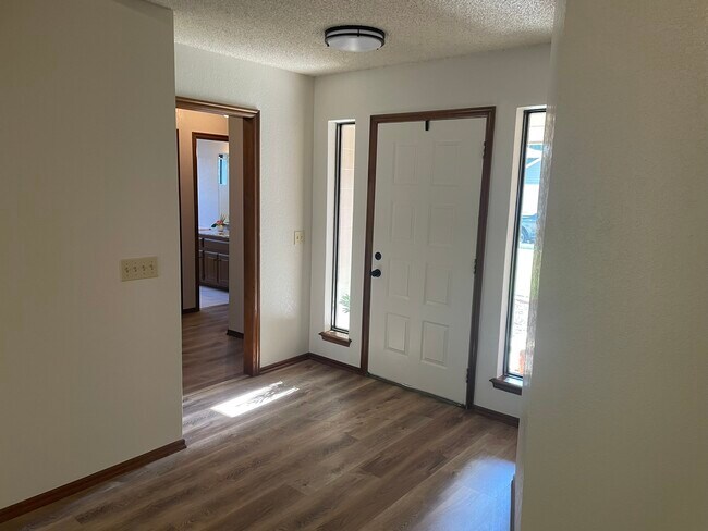 Entry - 505 Ramsey St