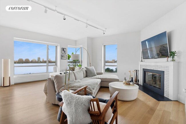 Foto del edificio - 374 W 11th St