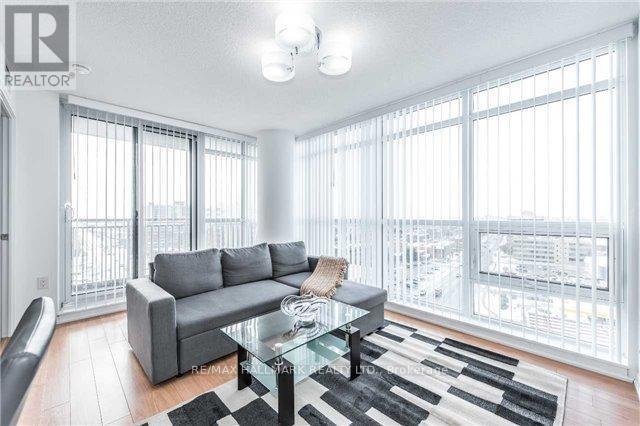 Photo du bâtiment - 830-1830 Lawrence Ave W