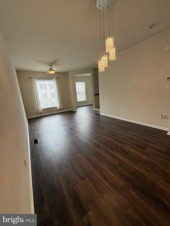 Foto del edificio - 7476 Riding Meadow Way