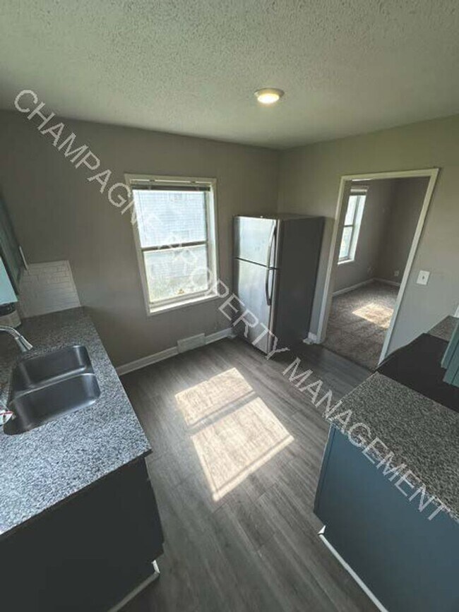 Foto del edificio - 9519-9521 Charlotte St