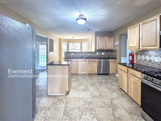 Foto del edificio - 7105 Mahogany Dr