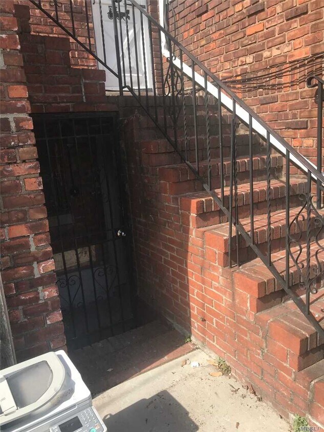 Primary Photo - 650 Crawford Ave