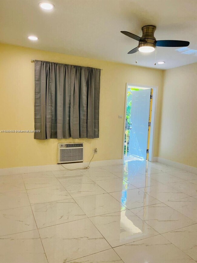 Foto del edificio - 725 NE 126th St