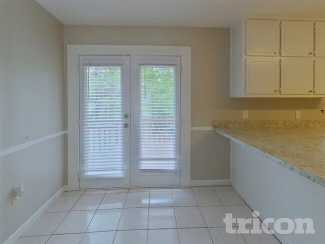 Foto del edificio - 208 Glenloch Ct