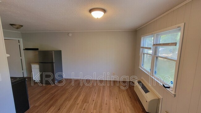 Building Photo - 1014 Sedgefield St