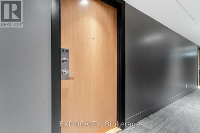 Photo du bâtiment - 1787-1787 St Clair Ave W