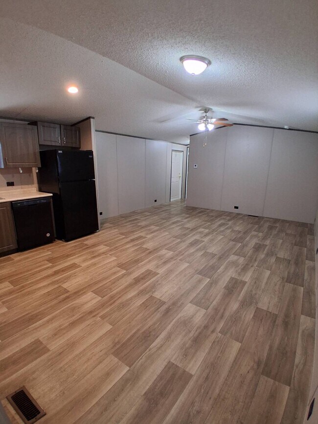 Building Photo - 7650 US-90