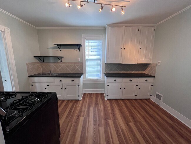 Foto del edificio - East Hills upper duplex!