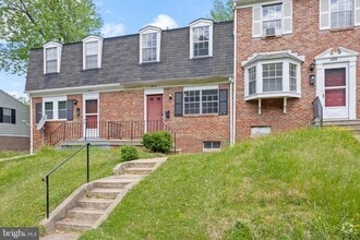 Building Photo - 6016 Marquette Rd