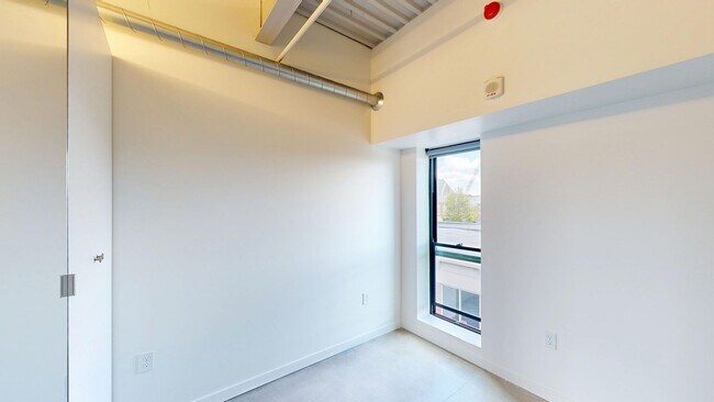 Interior Photo - 418 East Grand